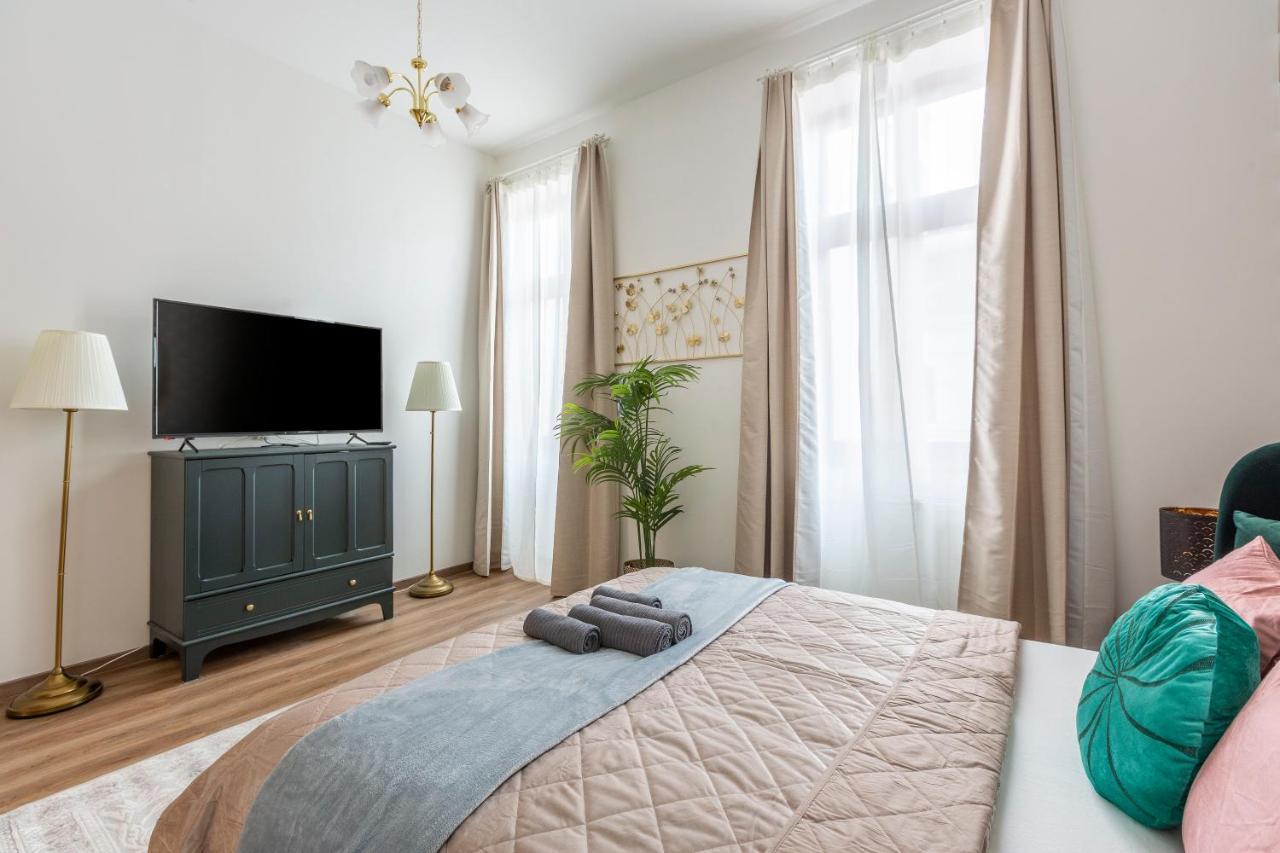 Explore Budapest From A Luxurious Cozy Apartment Exteriör bild